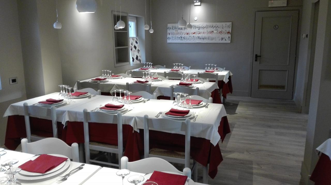 Hotel & Ristorante L'Angoletto In Selci Selci  Экстерьер фото
