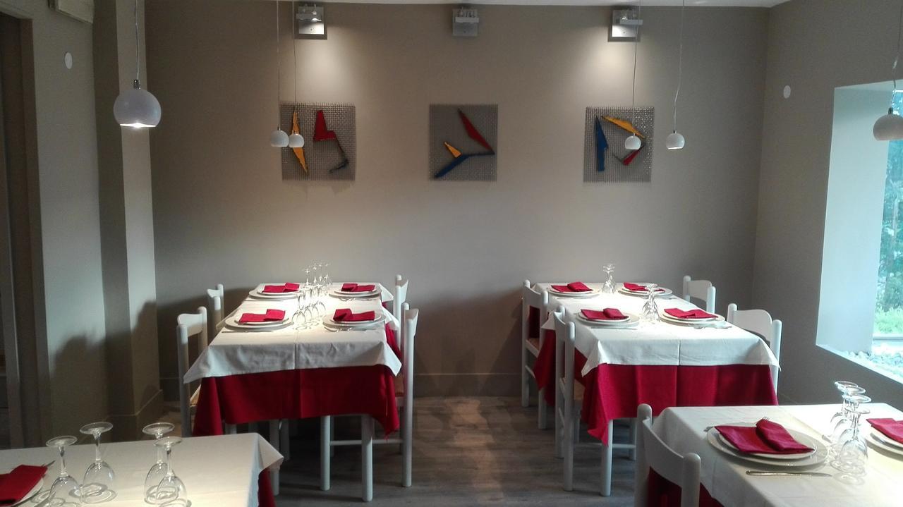 Hotel & Ristorante L'Angoletto In Selci Selci  Экстерьер фото