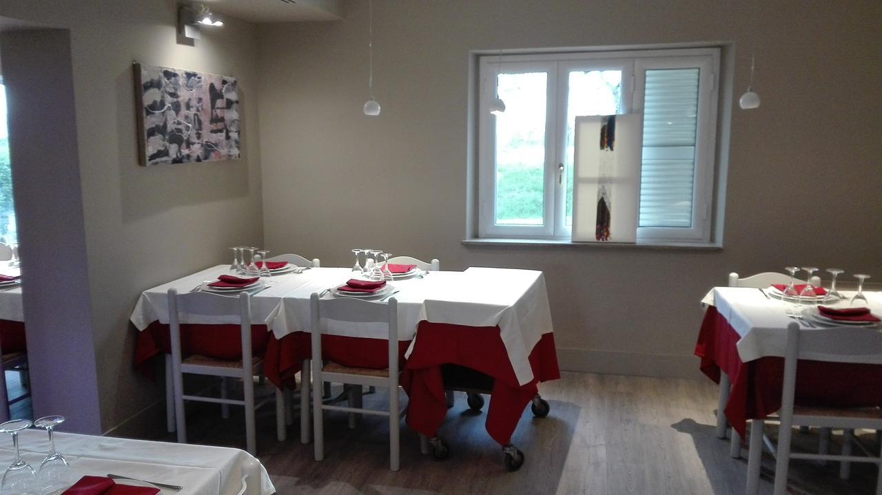 Hotel & Ristorante L'Angoletto In Selci Selci  Экстерьер фото