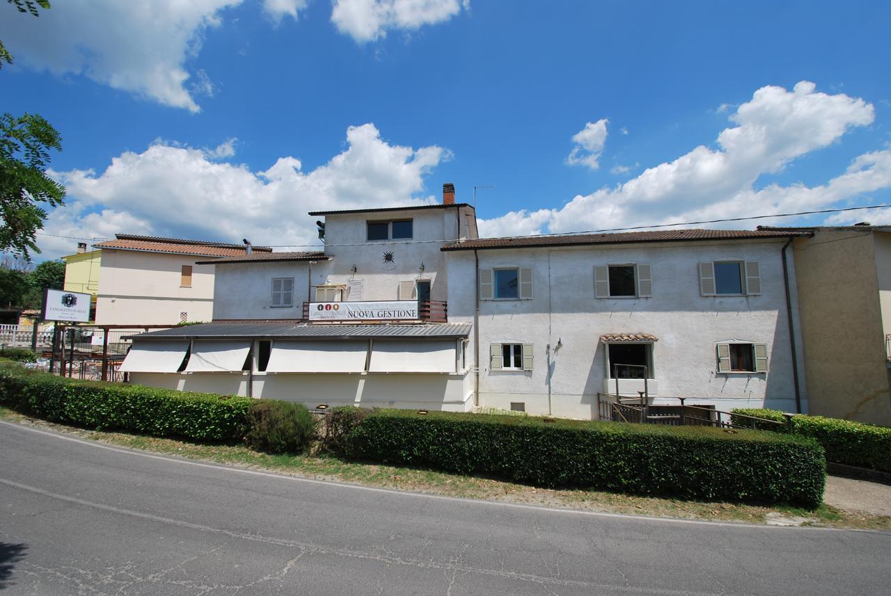 Hotel & Ristorante L'Angoletto In Selci Selci  Экстерьер фото