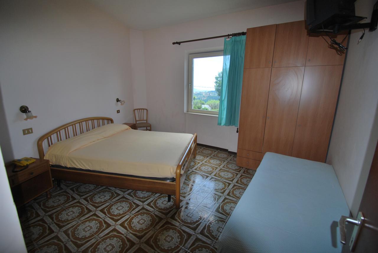 Hotel & Ristorante L'Angoletto In Selci Selci  Экстерьер фото